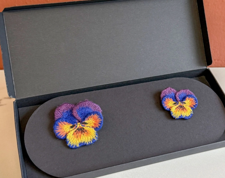 Brooch: Pansies Embroidered - Violet